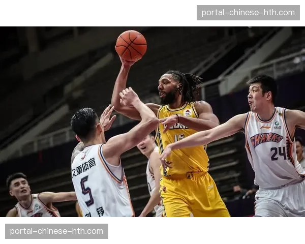 CBA季后赛对阵出炉:粤浙大战成焦点,新疆获主场优势 CBA季后赛对阵出炉:粤浙大战成焦点,新疆获主场优势